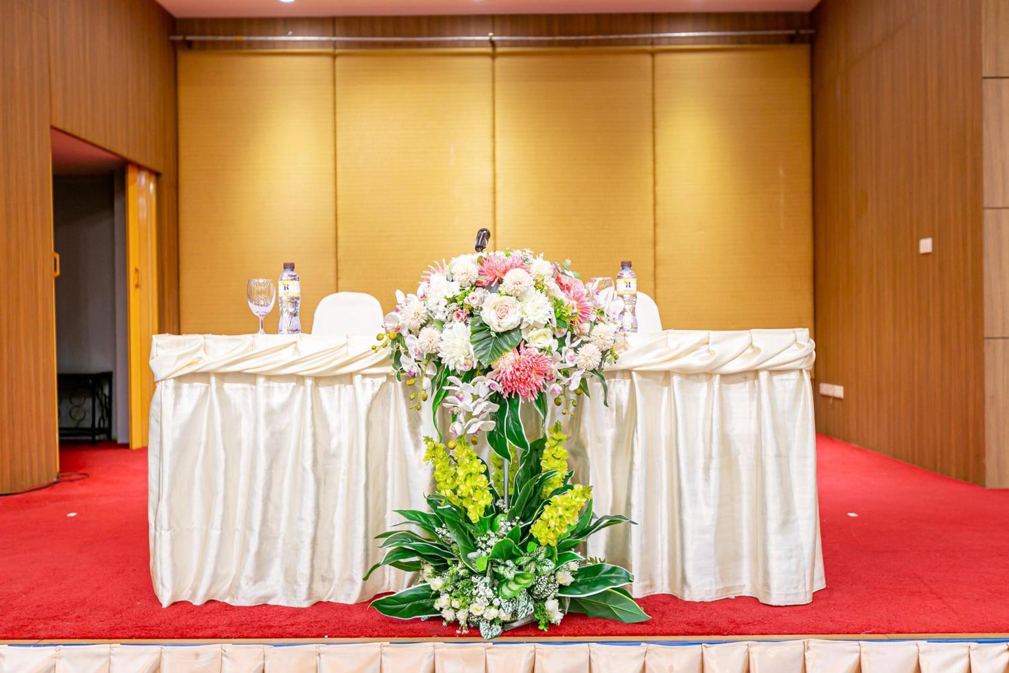 Grand Ratchapruek Hotel Pak Kret Exterior foto
